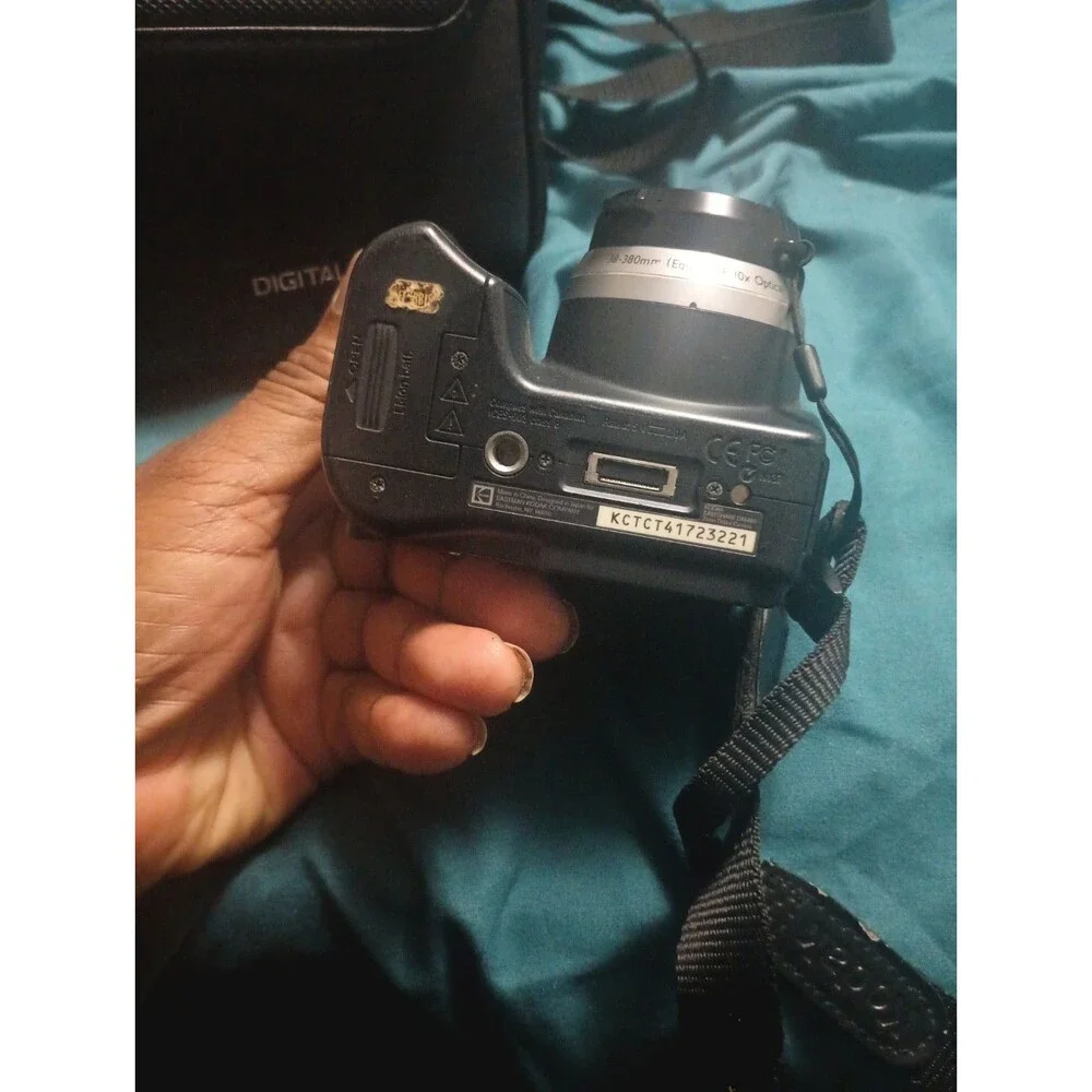 Kodak EasyShare DX6490 4MP Digital Camera 10X Optical Zoom w/ Case Tested